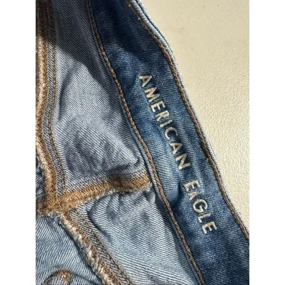 American Eagle Outfitters Women's Blue Patchwork Cuffed Mom Jean Shorts Size 8 - Picture 7 of 7